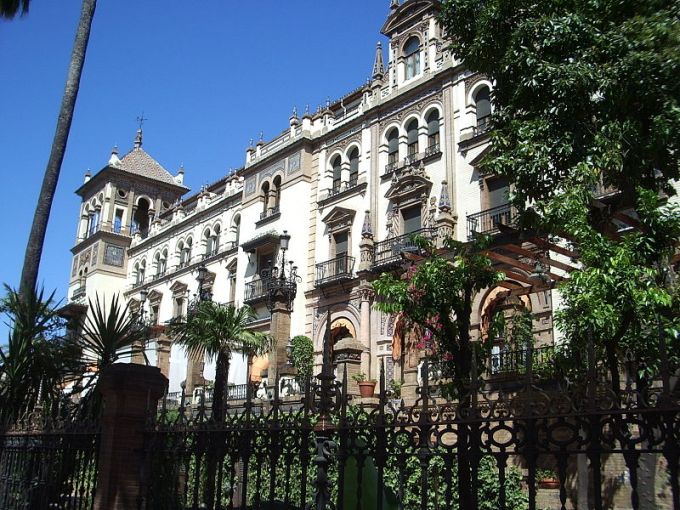 The Hotel Alfonso XIII, where we stayed. (Stolen from Wikipedia on the account of me not taking nearly enough pictures in Seville). 